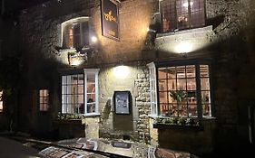 Siam Cottage Guesthouse Over 300 Years Old With Thai Restaurant